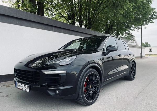 Porsche Cayenne cena 181900 przebieg: 258100, rok produkcji 2015 z Gościno małe 232